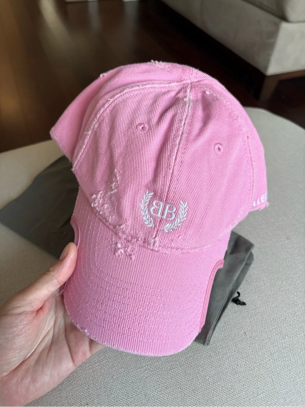 Balenciaga Unisex Laurel Baseball Cap Distressed Baby Pink Logo One Size - Picture 8 of 14